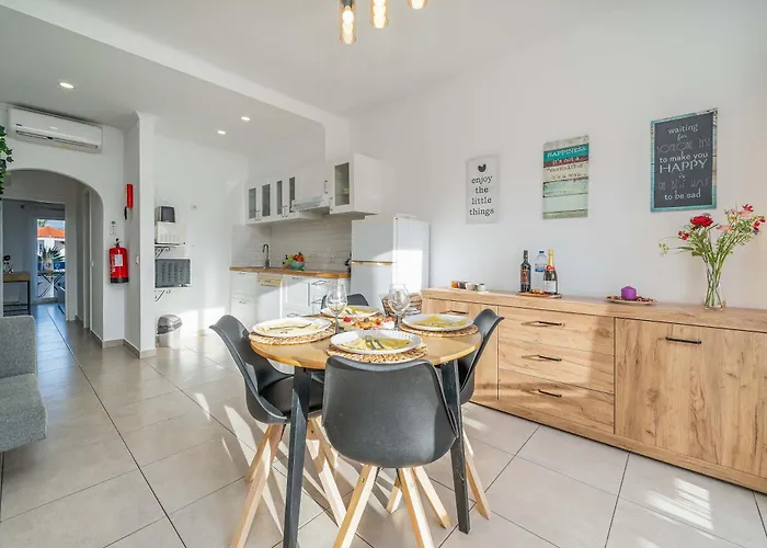 Sunlit Balcony & Open Space Flat By Hostwise * Albufeira