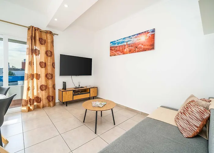 Sunlit Balcony & Open Space Flat By Hostwise *