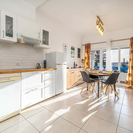Sunlit Balcony & Open Space Flat By Hostwise *