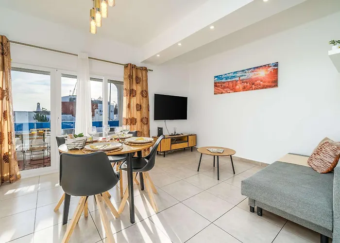 Daire Sunlit Balcony & Open Space Flat By Hostwise