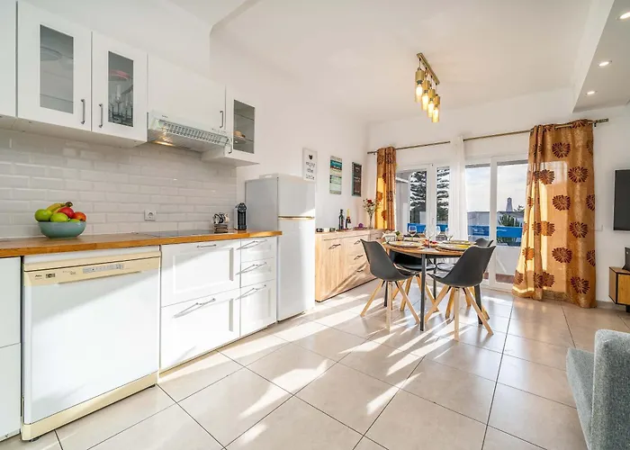 Sunlit Balcony & Open Space Flat By Hostwise *