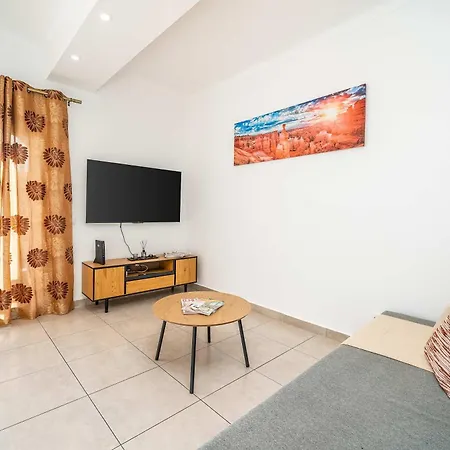 Sunlit Balcony & Open Space Flat By Hostwise *