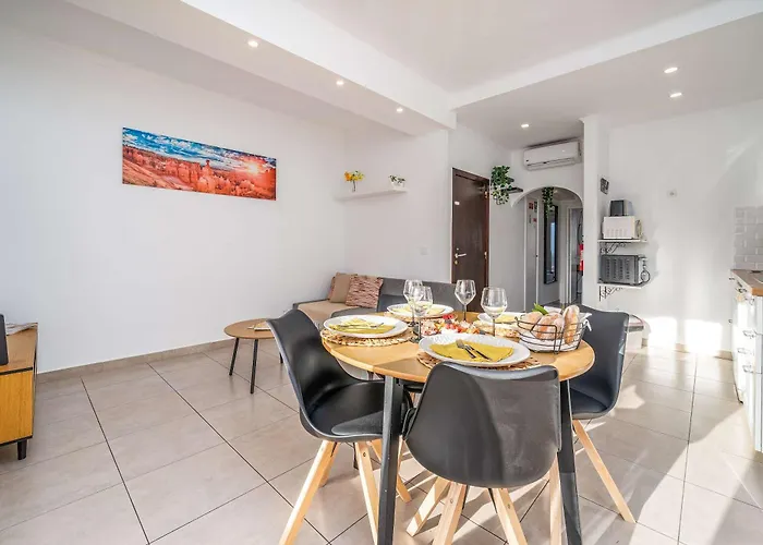 Apartamento Sunlit Balcony & Open Space Flat By Hostwise